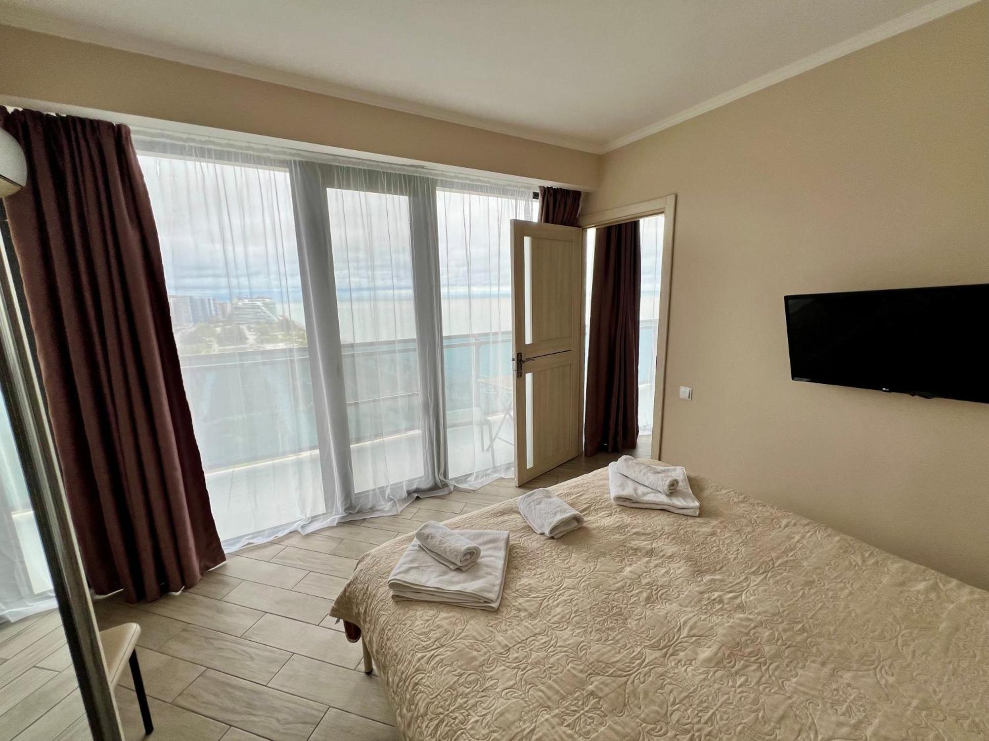 Orbi Beach Tower Batumi Esterno foto